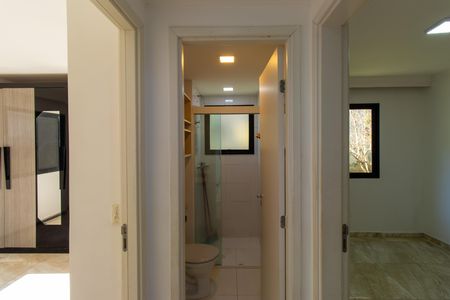 Apartamento para alugar com 54m², 2 quartos e 1 vaga Apartamento para alugar com 54m², 2 quartos e 1 vagaCorredor entre quartos e banheiro