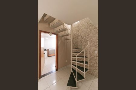 Apartamento à venda com 180m², 4 quartos e 3 vagasEscada