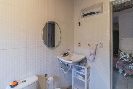 Casa à venda com 100m², 2 quartos e 2 vagas Casa à venda com 100m², 2 quartos e 2 vagasBanheiro