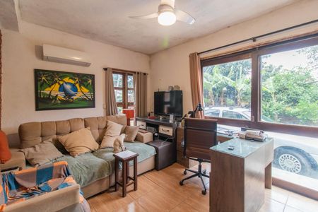 Casa à venda com 100m², 2 quartos e 2 vagas Casa à venda com 100m², 2 quartos e 2 vagasSala