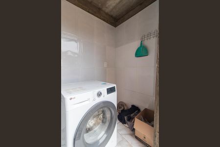 Casa à venda com 100m², 2 quartos e 2 vagas Casa à venda com 100m², 2 quartos e 2 vagasÁrea de Serviço