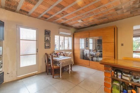 Casa à venda com 100m², 2 quartos e 2 vagas Casa à venda com 100m², 2 quartos e 2 vagasCozinha