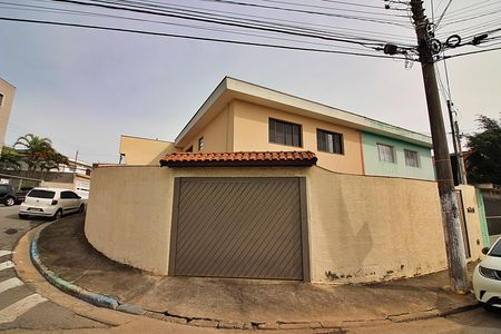 Casa à venda com 188m², 3 quartos e 4 vagasFachada