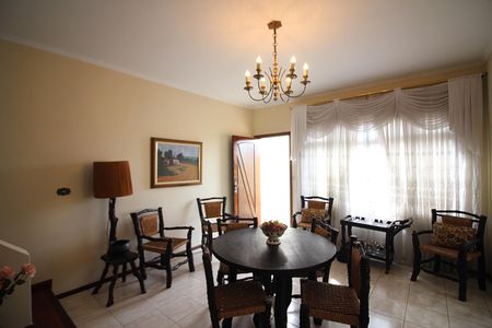 Casa à venda com 188m², 3 quartos e 4 vagasSala