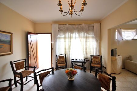Casa à venda com 188m², 3 quartos e 4 vagasSala