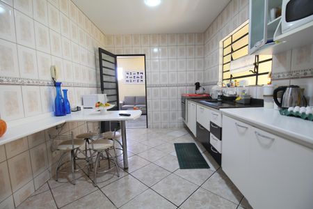Casa à venda com 300m², 2 quartos e 12 vagasCozinha