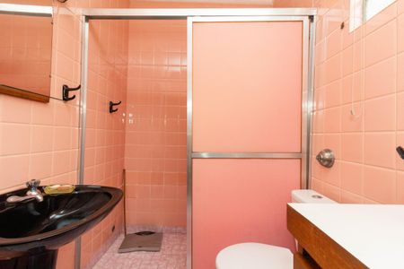 Casa para alugar com 350m², 3 quartos e 2 vagasBanheiro 1