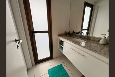 Apartamento para alugar com 165m², 3 quartos e 2 vagas Apartamento para alugar com 165m², 3 quartos e 2 vagasBanheiro de Serviço