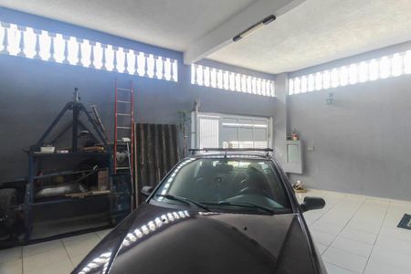 Casa à venda com 240m², 2 quartos e 3 vagas Casa à venda com 240m², 2 quartos e 3 vagasGaragem