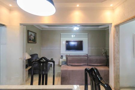 Casa à venda com 240m², 2 quartos e 3 vagas Casa à venda com 240m², 2 quartos e 3 vagasSala