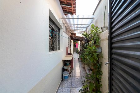 Casa à venda com 144m², 3 quartos e 2 vagas Casa à venda com 144m², 3 quartos e 2 vagasCorredor Lateral