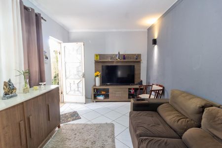 Casa à venda com 100m², 2 quartos e 2 vagasSala