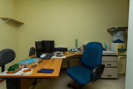 Casa à venda com 440m², 4 quartos e 8 vagasEscritório