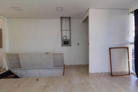 Casa à venda com 440m², 4 quartos e 8 vagasSala