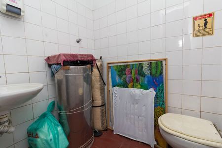 Casa à venda com 440m², 4 quartos e 8 vagasBanheiro 5