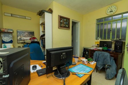 Casa à venda com 440m², 4 quartos e 8 vagasEscritório