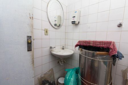 Casa à venda com 440m², 4 quartos e 8 vagasBanheiro 5