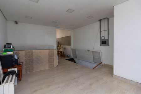 Casa à venda com 440m², 4 quartos e 8 vagasSala