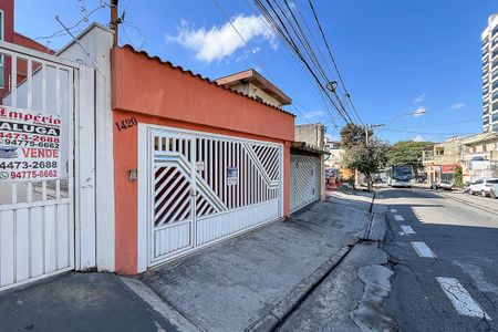 Casa à venda com 203m², 3 quartos e 2 vagasFachada + plaquinha