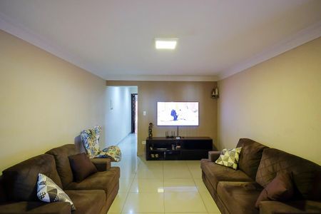 Casa à venda com 203m², 3 quartos e 2 vagasSala