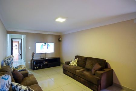 Casa à venda com 203m², 3 quartos e 2 vagasSala