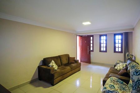 Casa à venda com 203m², 3 quartos e 2 vagasSala