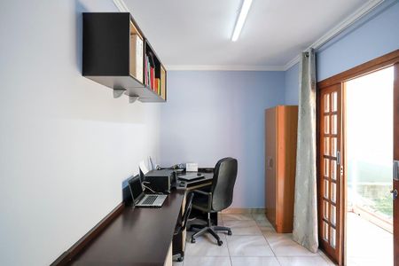 Casa à venda com 203m², 3 quartos e 2 vagasQuarto 2