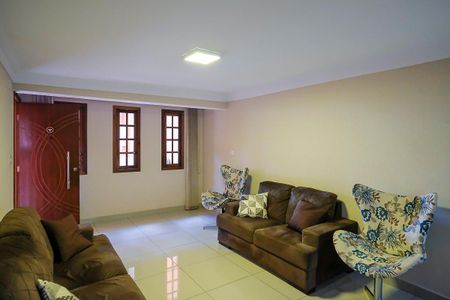 Casa à venda com 203m², 3 quartos e 2 vagasSala