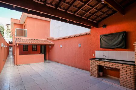 Casa à venda com 203m², 3 quartos e 2 vagasQuintal