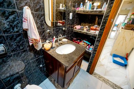 Casa à venda com 232m², 4 quartos e 4 vagasBanheiro 