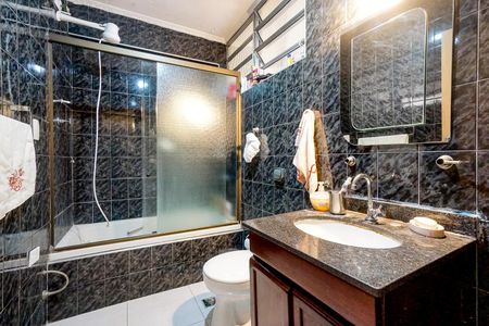 Casa à venda com 232m², 4 quartos e 4 vagasBanheiro 