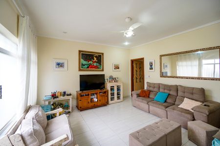 Casa à venda com 232m², 4 quartos e 4 vagasSala