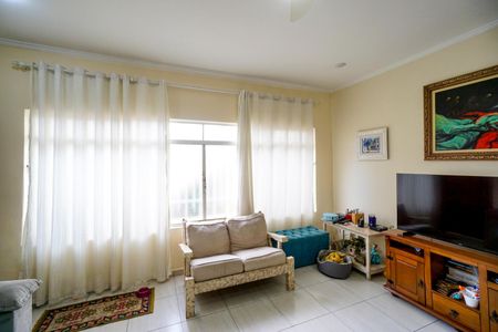 Casa à venda com 232m², 4 quartos e 4 vagasSala