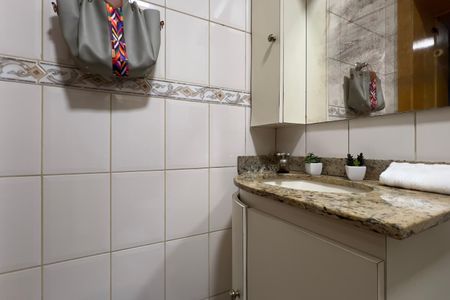 Apartamento à venda com 76m², 2 quartos e 1 vaga Apartamento à venda com 76m², 2 quartos e 1 vagaBanheiro da Suíte