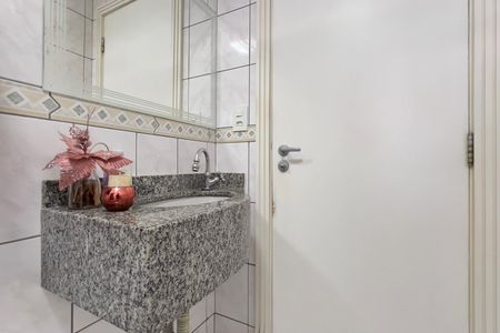 Apartamento à venda com 76m², 2 quartos e 1 vaga Apartamento à venda com 76m², 2 quartos e 1 vagaBanheiro