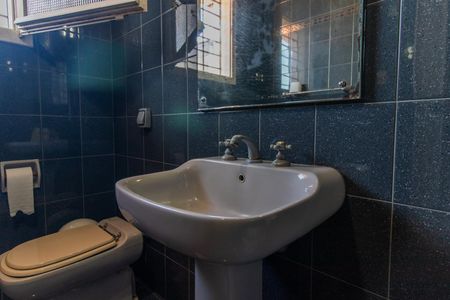 Casa à venda com 320m², 6 quartos e 2 vagasBanheiro da Suíte