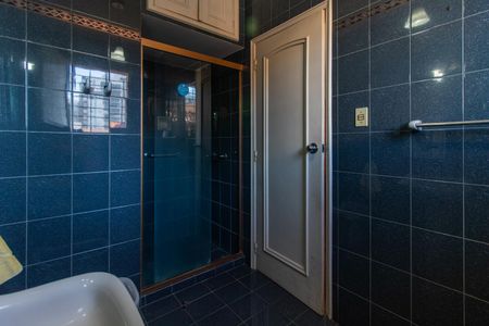 Casa à venda com 320m², 6 quartos e 2 vagasBanheiro da Suíte