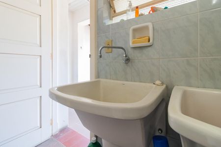 Casa à venda com 320m², 6 quartos e 2 vagasÁrea de Serviço