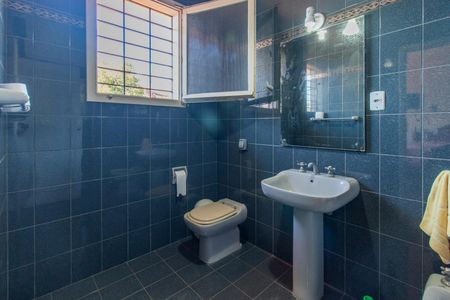 Casa à venda com 320m², 6 quartos e 2 vagasBanheiro da Suíte