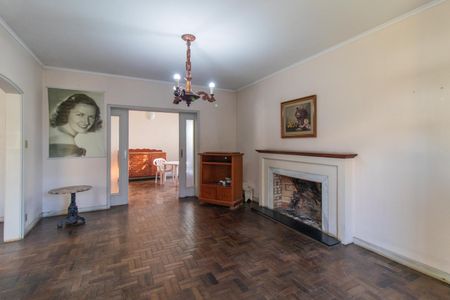 Casa à venda com 320m², 6 quartos e 2 vagasSala