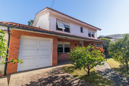 Casa à venda com 320m², 6 quartos e 2 vagasFachada