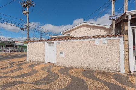 Casa à venda com 279m², 2 quartos e 3 vagasFachada 