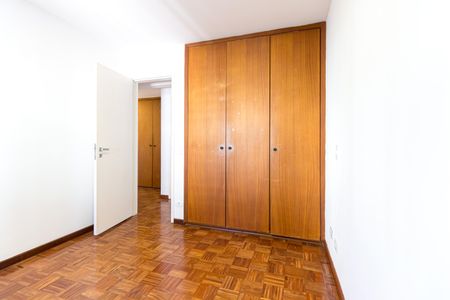 Apartamento à venda com 113m², 4 quartos e 2 vagasQuarto 2