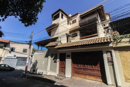 Casa para alugar com 140m², 2 quartos e 2 vagasFachada