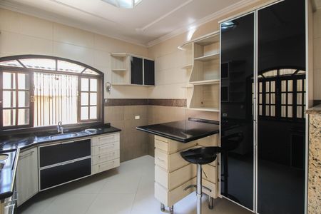 Casa para alugar com 140m², 2 quartos e 2 vagasCozinha