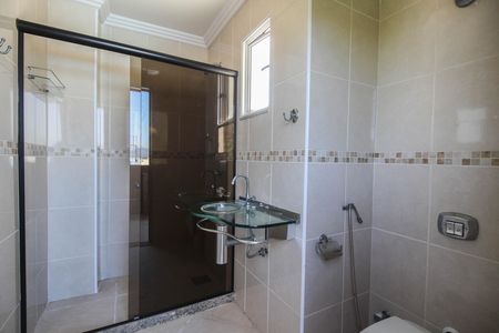 Casa para alugar com 140m², 2 quartos e 2 vagasBanheiro de Serviço