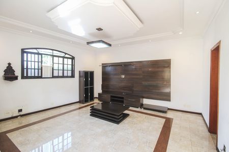 Casa para alugar com 140m², 2 quartos e 2 vagasSala