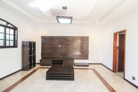 Casa para alugar com 140m², 2 quartos e 2 vagasSala