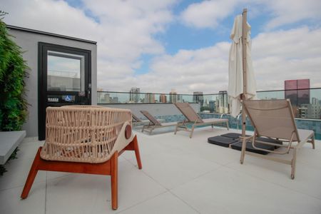 Studio para alugar com 28m², 1 quarto e sem vaga Studio para alugar com 28m², 1 quarto e sem vagaÁrea comum - Piscina