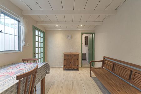 Casa para alugar com 102m², 2 quartos e 2 vagasSala